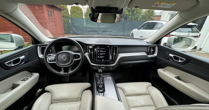 Volvo XC 60 cena 129000 przebieg: 107000, rok produkcji 2017 z Wrocław małe 301
